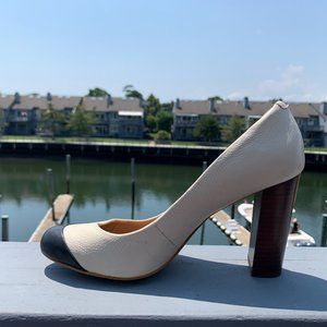 Banana Republic Cream Pumps with Black Cap Toe 7.5